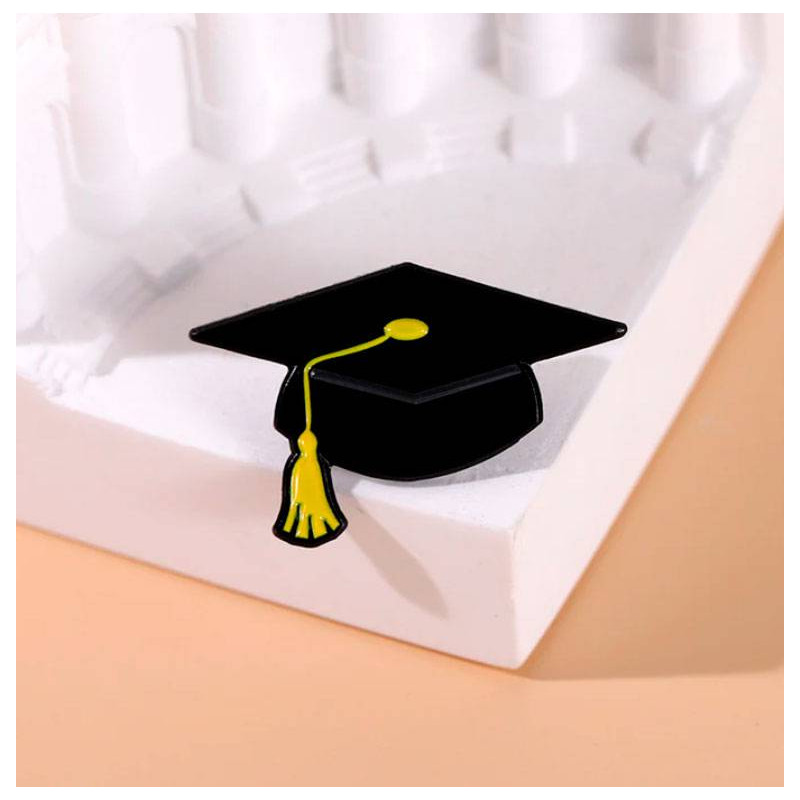 PIN GRADUACION BIRRETE AMARILLO Regalos Graduaciones
